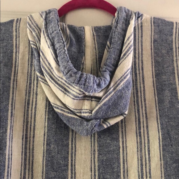 SOLD❗️Forever 21 Aztec style hoodie - Picture 4 of 4